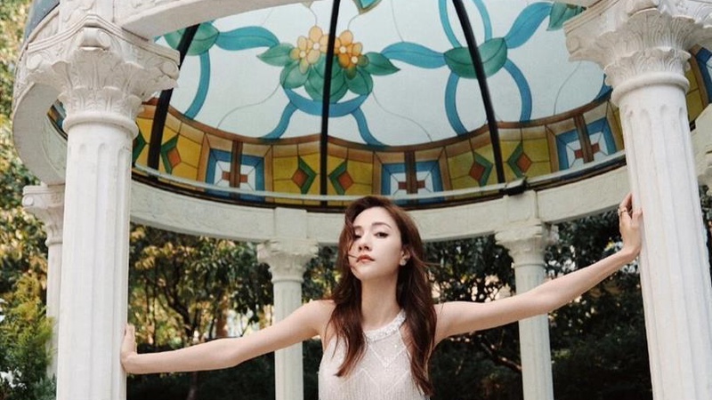 娜然霍启山同框出席豪门婚礼，相邻就座热聊引恋情猜测